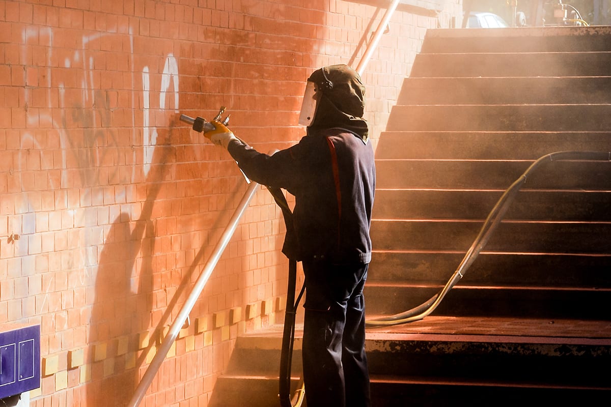 sandblasting cleaning